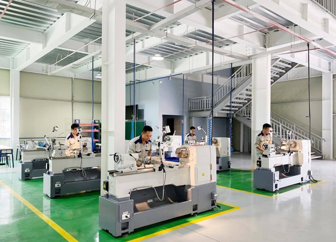 Lợi Ích Của Khuôn Ép Nhựa Trong Ngành Công Nghiệp Sản Xuất Image